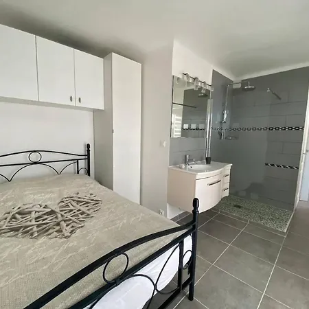 Climatisé Avec Terrasse Et Privée - Fr-1-816-5 *